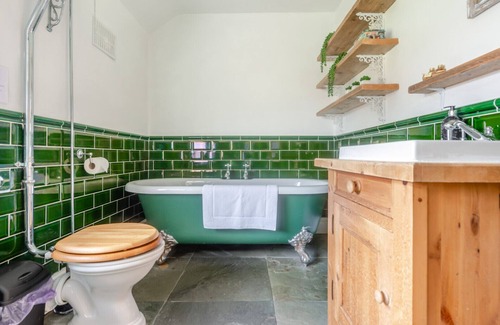 Quorn Casa | Stoop Cottage - Two Bedroom House, Sleeps 4