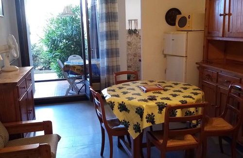 Les Arenes Apartamento | STOP-CANET-PLAGE-F2 RDC-4P. Parking-courtyard-10mn beach - ideal for children)