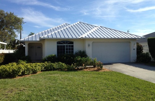 Bonita Springs Casa | ¡Detener! Mira esta hermosa casa con piscina cerca de las playas