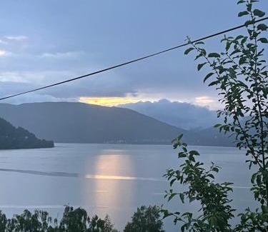 Atra Casa | Stor hytte med 4 soverom og panoramautsikt over Tinnsjøen ved Rjukan og Gaustatoppen