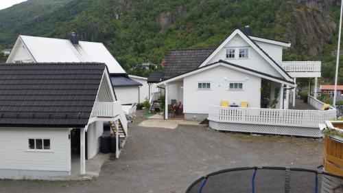 Svolvaer Villa | Stort hus med garasje, 3 soverom