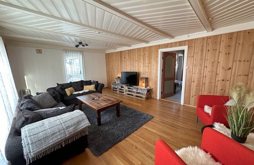 Lillehammer Casa | Stort Koselig hus Sentralt i Lillehammer, Perfekt Kombinasjon av Naturen og Byen