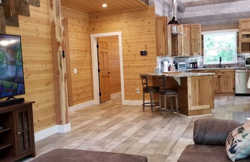 Central Casa | Storybook Caretaker's Cabin in the Woods -Clemson