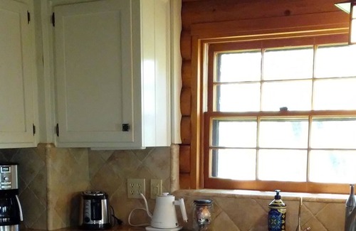 Three Rivers Cabina | Storybook Log Cabin near Sequoia National Park