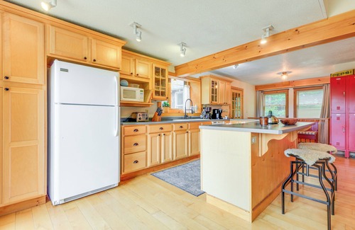 Stratton Casa | Storybook Stratton House: 3 Mi to Mount Snow!