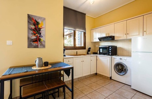Lefktro Apartamento | Stoupa Oasis - Spitiko Garden Getaway