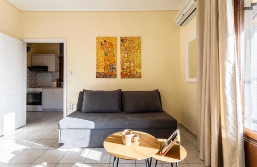 Lefktro Apartamento | Stoupa Serene Gem - Spitiko Garden Sanctuary