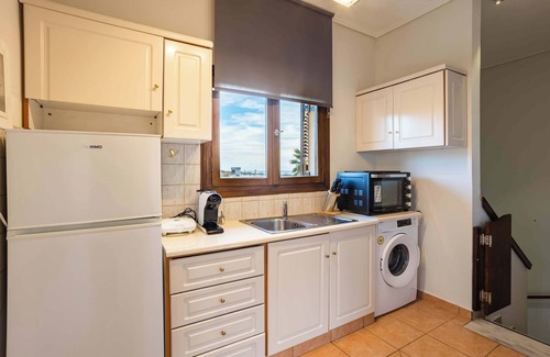 Lefktro Apartamento | Stoupa Serene Gem - Spitiko Garden Sanctuary