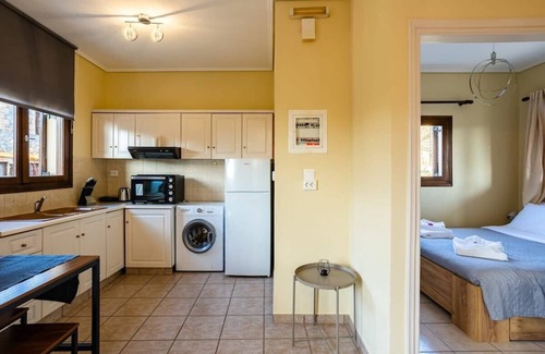 Lefktro Apartamento | Stoupa Tranquil Hideaway - Spitiko Garden Retreat