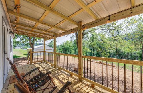 Lynx Casa | Stout Cabin with Fire Pit 1 Mi to Ohio River!
