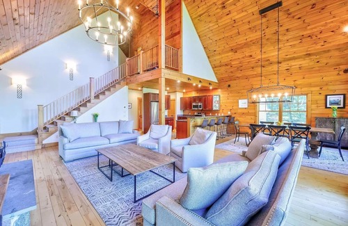 Stowe Casa | STOWE DREAM HOME WITH HOT TUB, FIRE PIT AND GAME ROOM