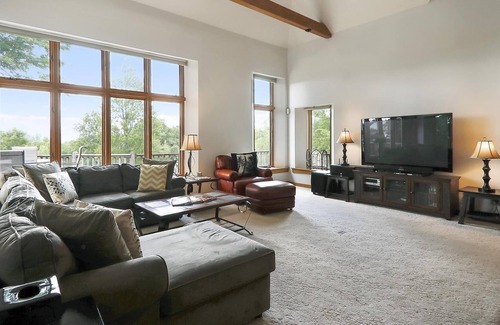 Stowe Hollow Casa | Alquiler de fin de semana en Stowe, hermosas vistas, cuatro habitaciones, plano abierto, al aire libre