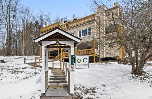 Stowe Area Apartamento | Stowe Ski Chalet - 3BR with In Unit Sauna