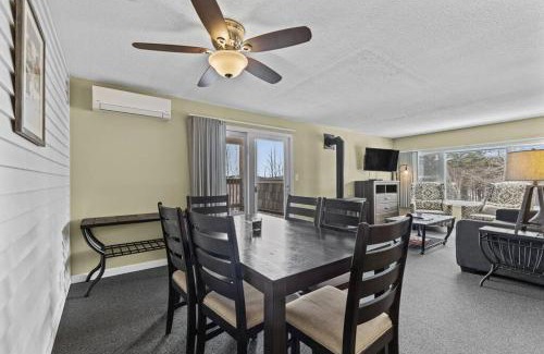 Stowe Area Apartamento | Stowe Ski Chalet - 3BR with In Unit Sauna