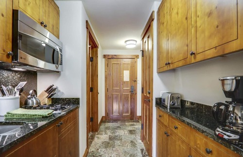 Stowe Area Condominio | STOWEBOUND AT Stowe Mountain Lodge Ridgeline Studio - estacionamiento con valet de cortesía