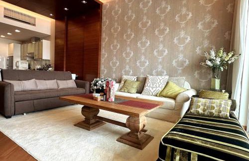 Seri Tanjung Pinang Apartamento | Straits Quay Highest & Spacious Seaview Suite - 2