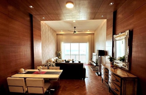 Seri Tanjung Pinang Apartamento | Straits Quay Highest & Spacious Seaview Suite - 2