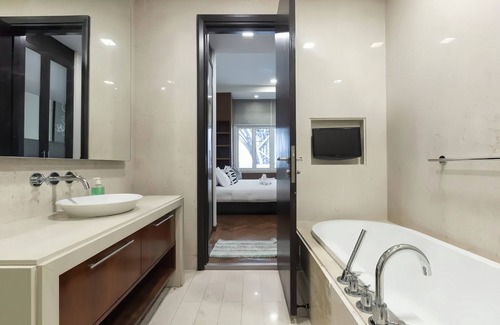 Seri Tanjung Pinang Apartamento | Straits Quay Marina Suites Penang