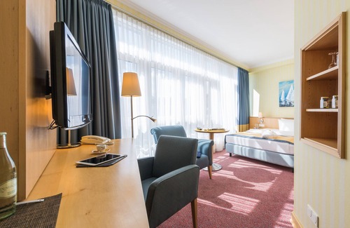 Warnemuende Hotel | Strand-Hotel Hübner