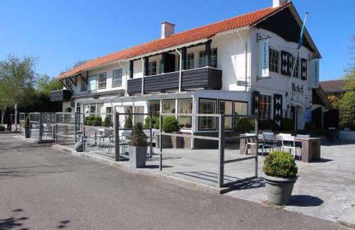 Oostkapelle Hotel | Strandhotel Dennenbos