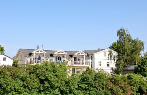 Glowe Apartamento | Strandvilla Böck FeWo 13 strandnah, Balkon, Meerblick