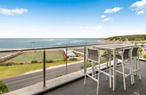 Port Elliot Casa | Strangeways Stays -Slps 10 4 Bdrm Oceanview