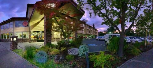 Siskiyou-Hargadine Historic District Hotel | Stratford Inn
