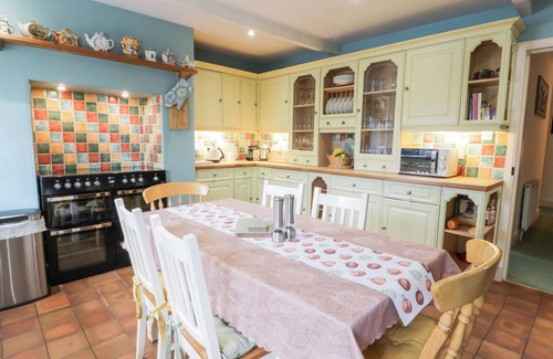 Beattock Cabaña | STRATHANNAN, pet friendly, with open fire in Moffat