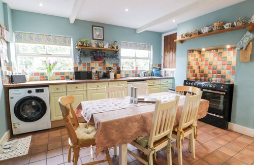 Beattock Cabaña | STRATHANNAN, pet friendly, with open fire in Moffat