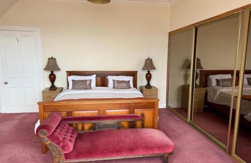 Buckie Casa | Strathlene House Retreat - 5 bed deluxe Business Holiday Accommodation