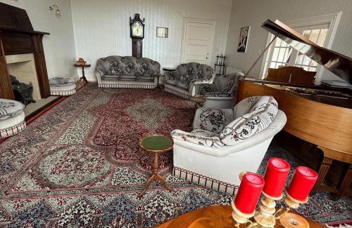 Buckie Casa | Strathlene House Retreat - 5 bed deluxe Business Holiday Accommodation