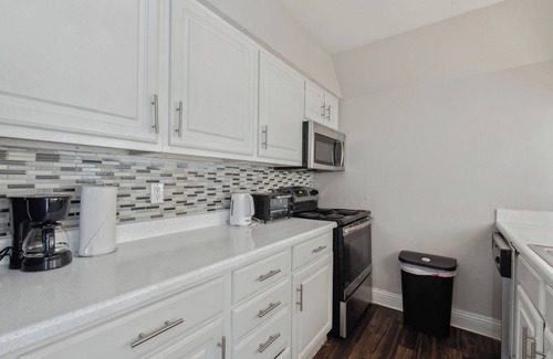 South Arlington Apartamento | Stratton 409A I Spacious 2 Bed 1.5 Bath