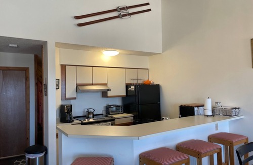 Stratton Mountain Condominio | Stratton Mountain / 2 BR / 2BA Ski in / Ski out Condo at Obertal C Bldg