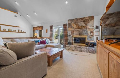 Stratton Mountain Casa | Stratton's Crown Point Mountain Views, Top Floor newlly furnished
