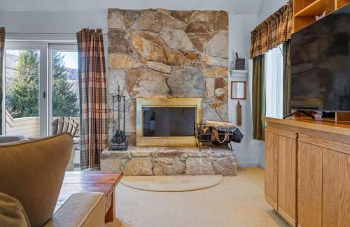 Stratton Mountain Casa | Stratton's Crown Point Mountain Views, Top Floor newlly furnished