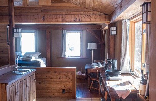 Mount Horeb Otro | Straw clay sauna house on organic farm