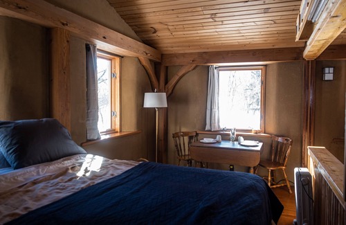 Mount Horeb Otro | Straw clay sauna house on organic farm