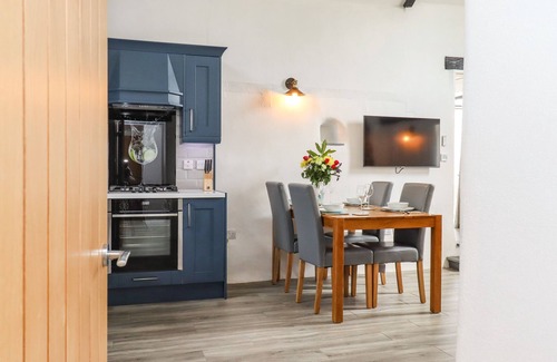 Holsworthy Cabaña | STRAWBERRY BANK - KINGFISHER, pet friendly in Bridgerule