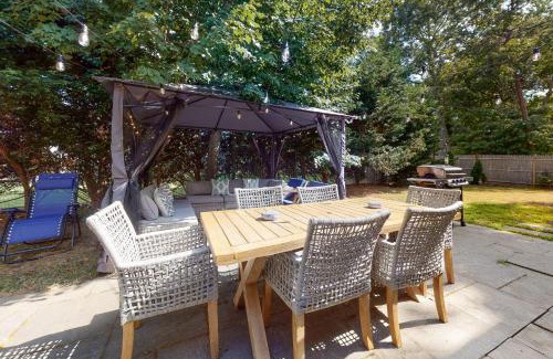 Hyannis Casa | Strawberry Hill Haven