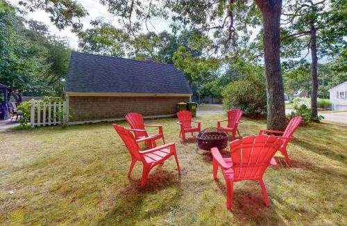 Hyannis Casa | Strawberry Hill Haven