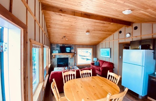 Tofino Cabina | Strawberry Island Resort Floating Cabin Rentals .
