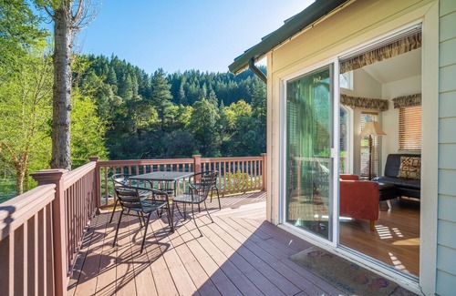 Big Bar Cabaña | Strawhouse Resorts on the Beautiful Trinity River