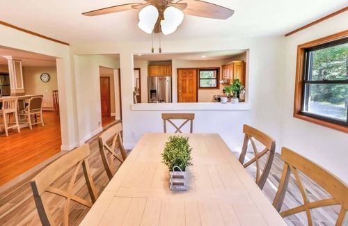 Jewett Center Casa | Stream-Side Atrium House w/ Pool Table & 4 Cozy Efficiency Units