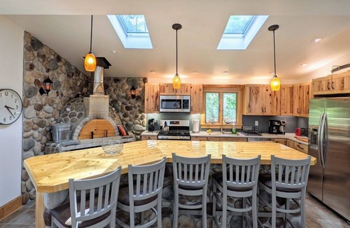 Shandaken Casa | Stream-side tranquility, Wood burning pizza oven!