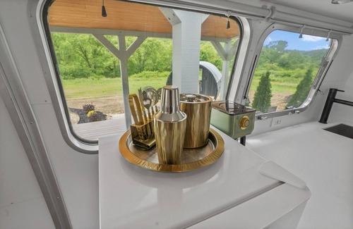 Rockbridge Casa | Streams and Dreams at Laurel Run Luxury Airstream Glamping The Palmera Unit 2