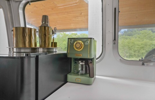 Rockbridge Casa | Streams and Dreams at Laurel Run Luxury Airstream Glamping The Royale Unit 3