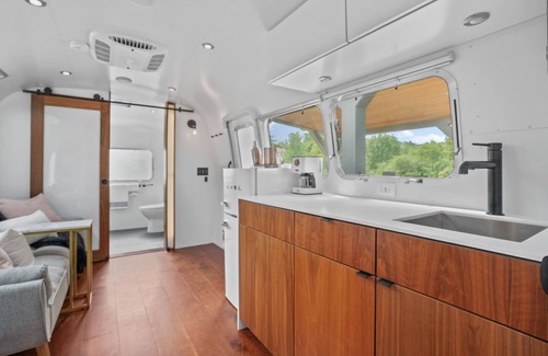 Rockbridge Casa | Streams and Dreams at Laurel Run Luxury Airstream Glamping Cosmopolitan Unit 4