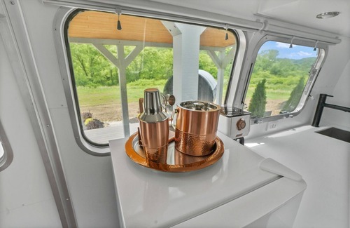 Rockbridge Casa | Streams and Dreams at Laurel Run Luxury Airstream Glamping Cosmopolitan Unit 4