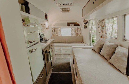 Cosby Casa | Streamside ShinyTiny Airstream