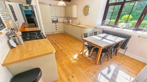 Georgeham Casa | Streamways Nr Croyde - Large country cottage with valley views, Hot Tub option and private garden cabin, sleeps 12-16